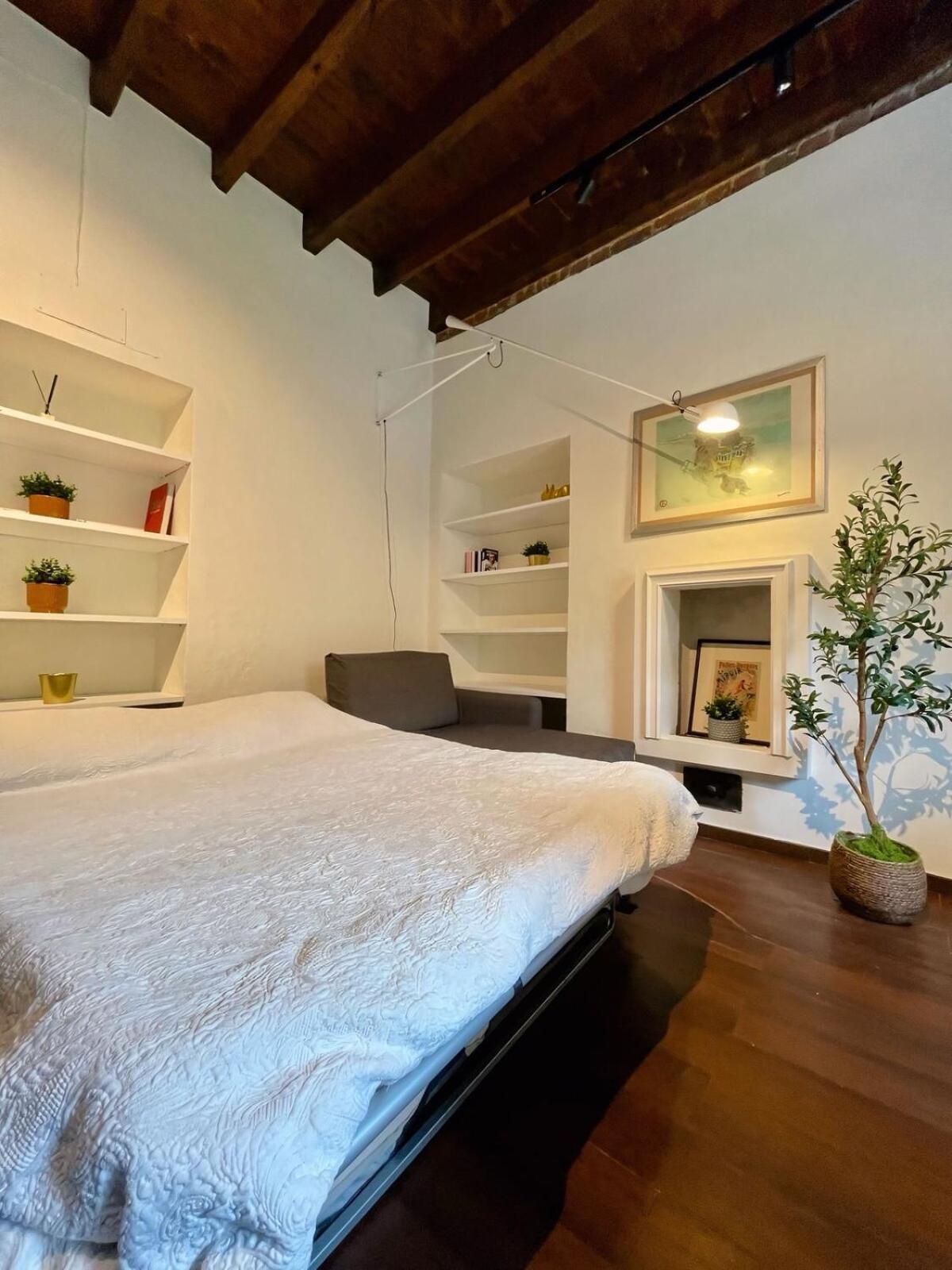 Sunny Balcony In Porta Romana Apartment Milan